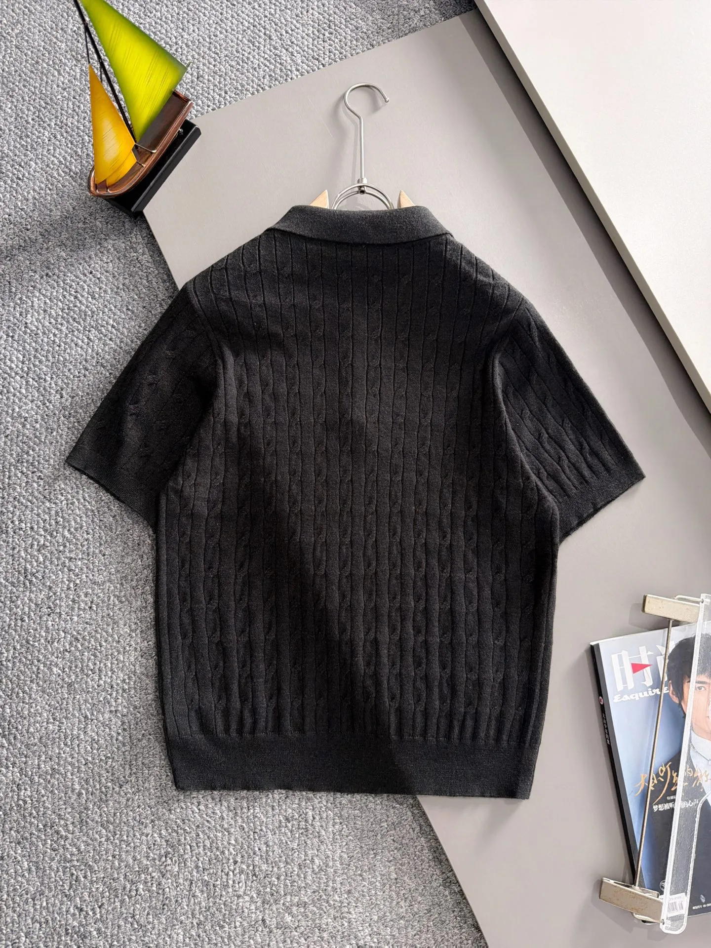 LP high quality Loro Piana 26ss New Arrival men's short-sleeved knitted T-shirt. Made of combed cotton yarn knitted cotton fabric, no pressure when entering and exiting the counter. Exclusive control of raw materials. It feels substantial when weighed, and the upper body is more textured than ordinary T-shirts. This texture can handle the weather easily and is suitable for both hot and cold! Loose fit design, looks noble. The only correct version is available Size: M to 3XL